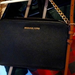 Michael kors purse black size medium